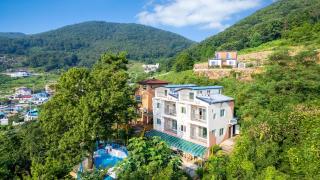 Tongyoung Blue House Spa Pension - 1