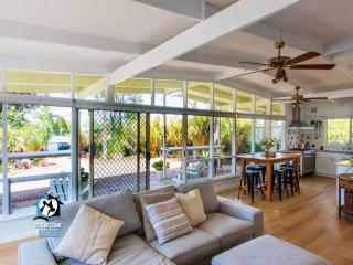 Retro Coastal Retreat with Vintage Style Sleeps 7 - 6