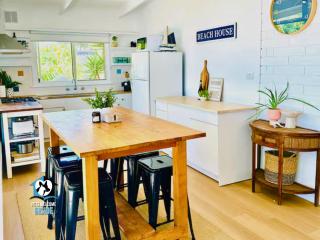 Retro Coastal Retreat with Vintage Style Sleeps 7 - 5