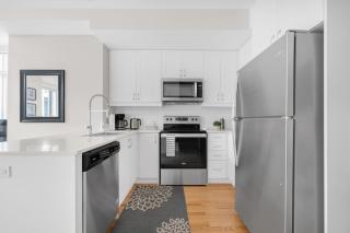 Luxe Toronto Townhome, Rooftop Terrace, Parking - 3