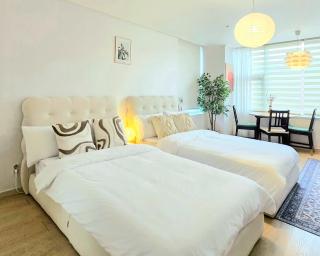 Cozy 2-Bed Stay Near Subway Station Long Term Welcome - 0