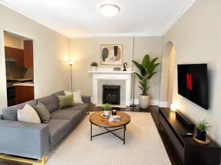 Cozy 2 Bedroom Apartment Walk to Stanley Park - 0