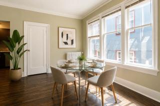 Cozy 2 Bedroom Apartment Walk to Stanley Park - 3