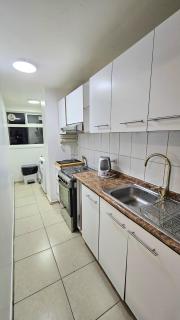 Departamento amplio con balcón y vista a la ciudad y la bahía - 4