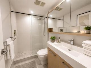 Elegant 2 Bedroom Escape in Trendy Yaletown - 2