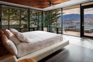House Okanagan Lake pool views - 5