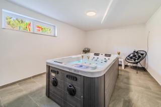 The Blue House with Sauna & Jacuzzi - Happy Rentals - 9