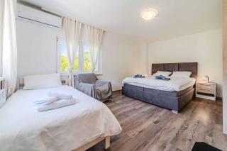 The Blue House with Sauna & Jacuzzi - Happy Rentals - 3