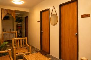 HIPIG Siargao- Classy Double Size Stylish Room in General Luna - TAAL - 8