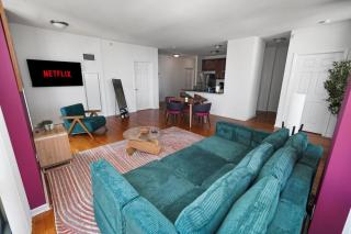 Chicago 2BR Skyline Views - 5 Min walk to Grant Park - 4