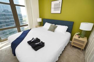 Chicago 2BR Skyline Views - 5 Min walk to Grant Park - 2