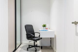 Modern 1 Bedroom in Tranquil Parklands - 1