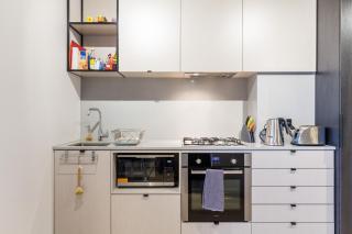 Modern 1 Bedroom in Tranquil Parklands - 9
