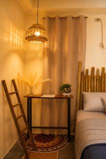 HIPIG Siargao- Classy Queen Size Stylish Room in General Luna - MAYON - 5