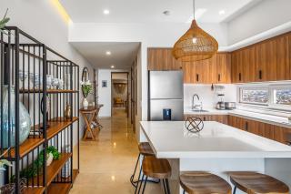 Luxury oceanfront apartment with private balcony, rooftop pool & gym access - 8