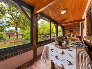 Maison familiale au vert avec grand terrain arboré - 8