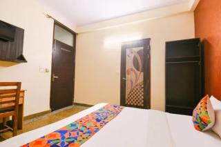 FabHotel Singh Guest House - 7