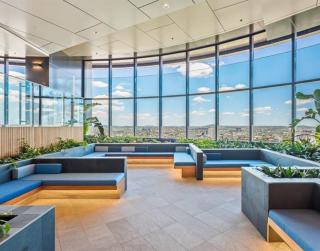Luxury 1 Bedroom Retreat in Brisbane City With Pool and gym - 2