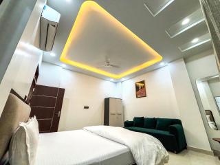 Opal Crown Homes Spacious 3BHK Apartment Near Hawa Mahal With Lift - 8