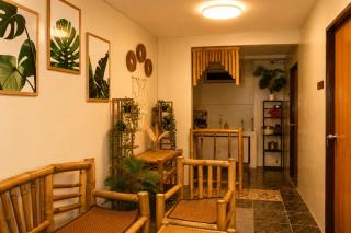 HIPIG Siargao- Classy Queen Size Stylish Room in General Luna - APO - 8