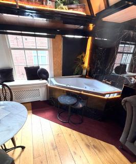 The smallest hotel in Amsterdam - 0