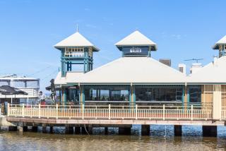South Perth Garden Apartment Free Parking - 8