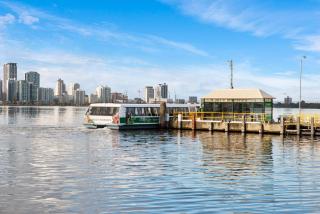 South Perth Garden Apartment Free Parking - 7