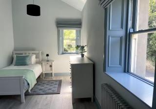 Modern Home with Generous Living Space - 9
