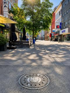 Zentrum Apartments Prime Location - Near Metro 24h Self Check-in, 65 Smart TV - 1