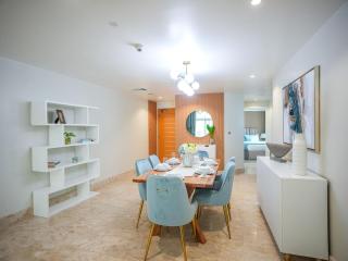 Deluxe 3 Bedroom with Marina & Sea View - 1