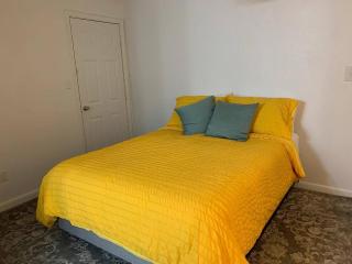 Serene Gulf Breeze Retreat, Family-Friendly House with Private Entrance - 5