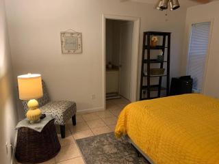 Serene Gulf Breeze Retreat, Family-Friendly House with Private Entrance - 3