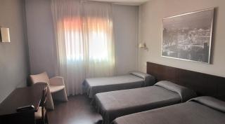 Hostal T4 - 7