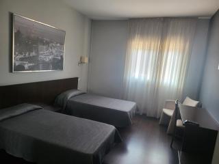 Hostal T4 - 3