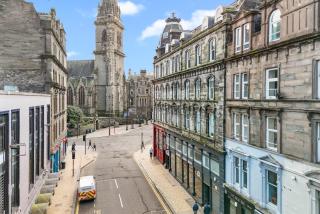 Henry's Apartment on Commercial Street - Dundee - 9