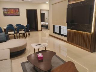 Prime 3 Bed Apt with UPS, Zeta Mall, Pool Incl - 6