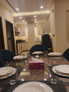 Prime 3 Bed Apt with UPS, Zeta Mall, Pool Incl - 5