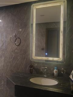 Prime 3 Bed Apt with UPS, Zeta Mall, Pool Incl - 4