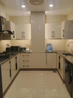 Prime 3 Bed Apt with UPS, Zeta Mall, Pool Incl - 3