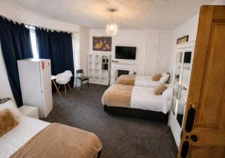Valla Retreat Serviced Room in Northampton Centre - 0