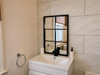 Valla Retreat Serviced Room in Northampton Centre - 6