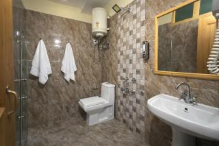 Woods Villa Cottages Manali - 1,2,3,4 Bedrooms Luxury Cottages & Villa Available in Manali with Scenic Mountain View, Manali - 1