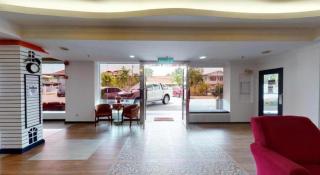 Golden Hotel - 4