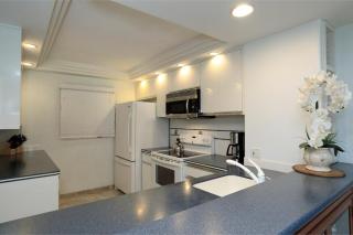 ROYAL MAUIAN, #202 - 2