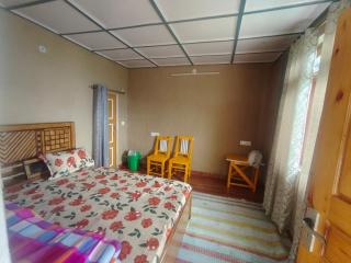 Hayat Homestay - 0