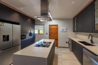 Kruger 268 - Luxury Self-Catering - Jacuzzi - 2