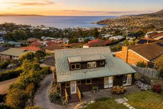 Ocean Views 20kms from CBD Sleeps 10 - 3