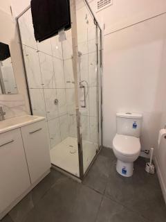 Spacious Queen Room - CR2 - 3