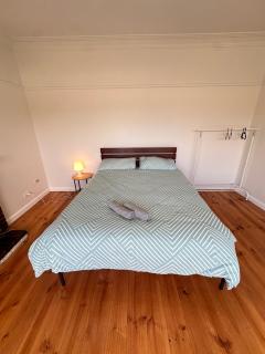 Spacious Queen Room - CR2 - 9