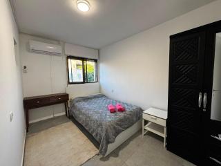 Bright & Renovated 2 Room Apartment Near Beach - 0